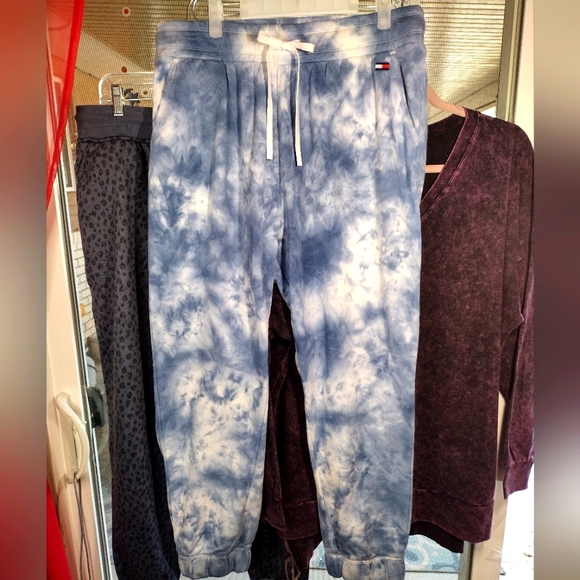 Tommy Hilfiger Pants - 1X NWT TOMMY HILFIGER SPORT Blue Splatter Tie Dye Joggers, Pockets